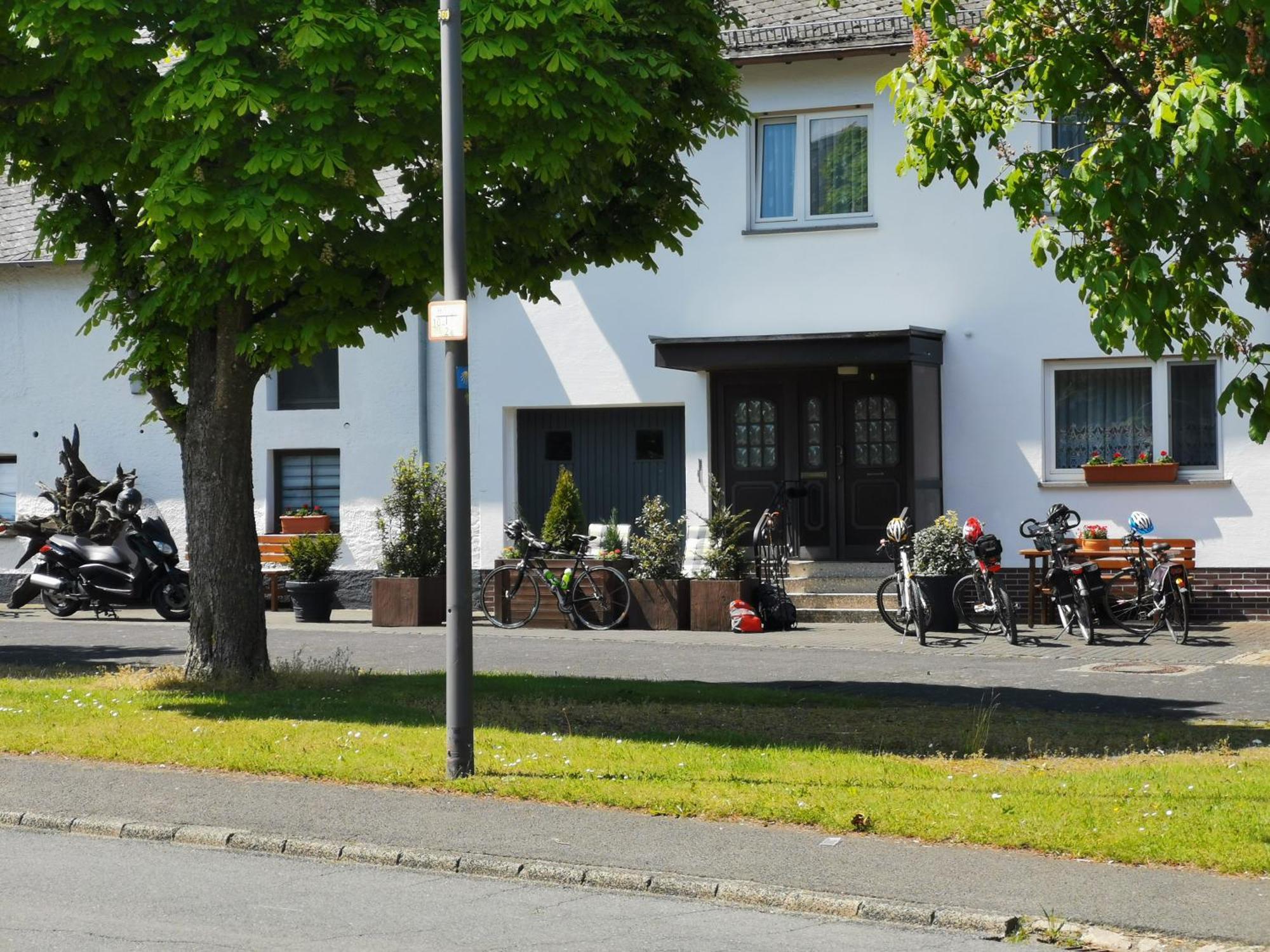 Haus Isabella Lägenhet Lutzerath Exteriör bild